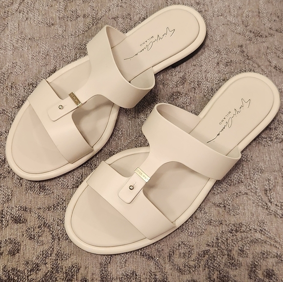 NWB Giorgio Armani Leather Sandals Authentic! Gorgeous! - Picture 6 of 16